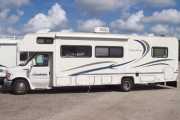 31ft Class C Coachman Leprechaun cheap motorhome rentalflorida